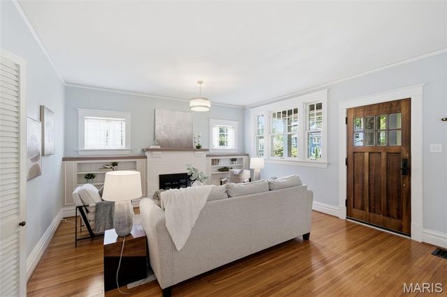 125 S Elm Avenue, St Louis, MO 63119