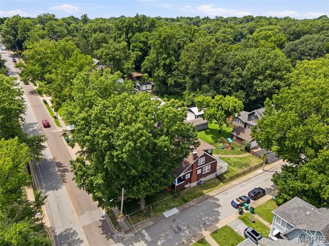125 S Elm Avenue, St Louis, MO 63119