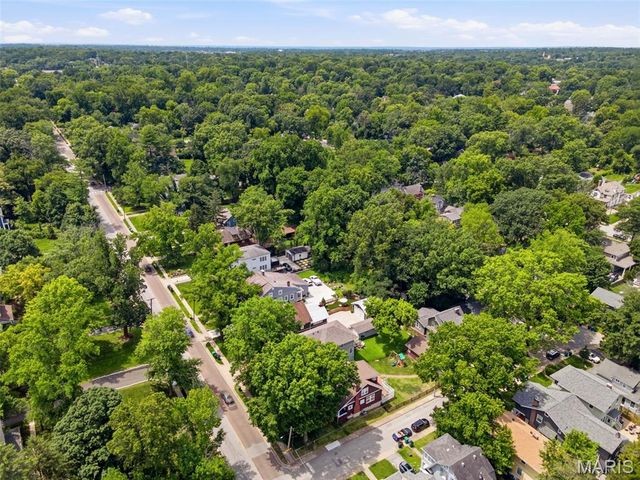 125 S Elm Avenue, St Louis, MO 63119