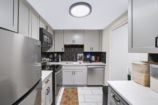 215 Winter St 3P, Weymouth, MA 02188