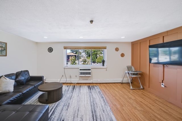 215 Winter St 3P, Weymouth, MA 02188