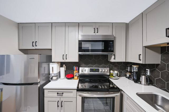 215 Winter St 3P, Weymouth, MA 02188