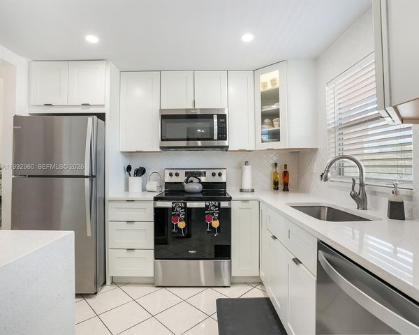 9580 Sunrise Lakes Boulevard 205, Sunrise, FL 33322