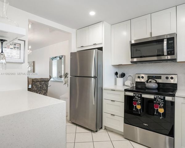 9580 Sunrise Lakes Boulevard 205, Sunrise, FL 33322