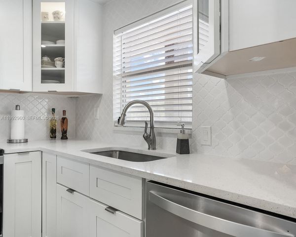 9580 Sunrise Lakes Boulevard 205, Sunrise, FL 33322