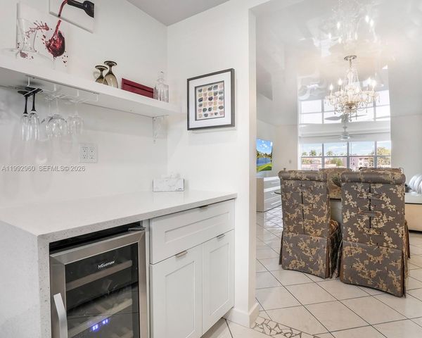 9580 Sunrise Lakes Boulevard 205, Sunrise, FL 33322