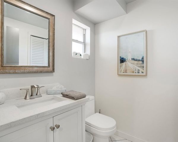 9580 Sunrise Lakes Boulevard 205, Sunrise, FL 33322