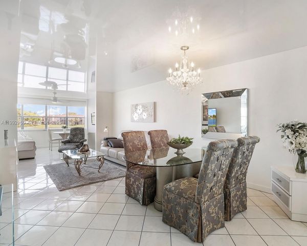 9580 Sunrise Lakes Boulevard 205, Sunrise, FL 33322