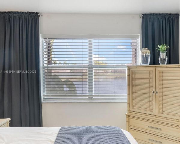 9580 Sunrise Lakes Boulevard 205, Sunrise, FL 33322