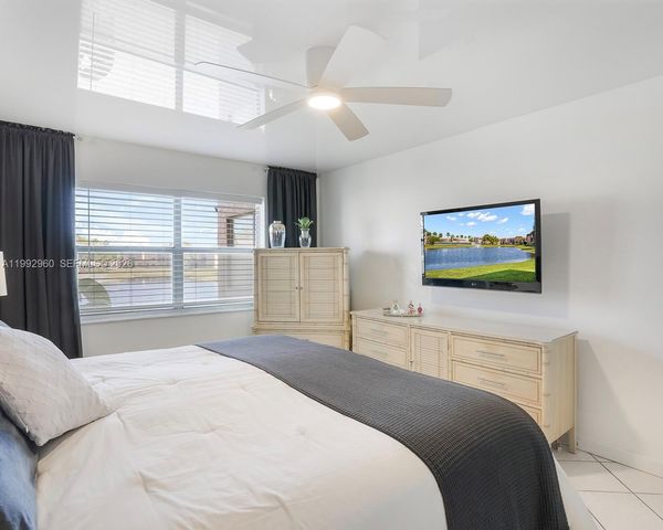 9580 Sunrise Lakes Boulevard 205, Sunrise, FL 33322