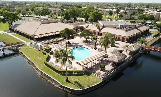 9580 Sunrise Lakes Boulevard 205, Sunrise, FL 33322