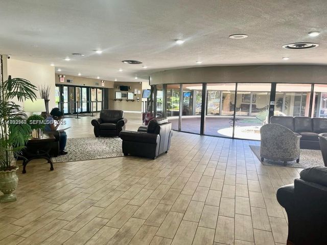 9580 Sunrise Lakes Boulevard 205, Sunrise, FL 33322
