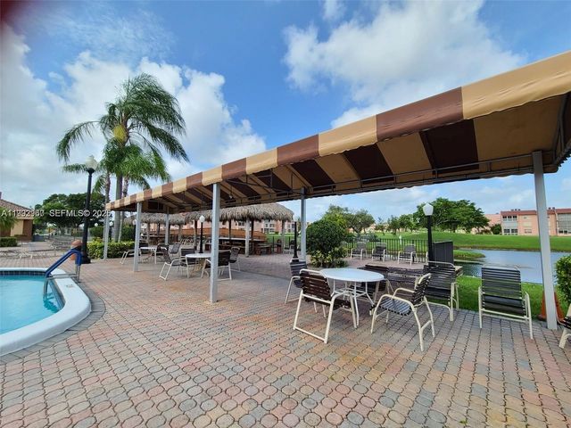 9580 Sunrise Lakes Boulevard 205, Sunrise, FL 33322