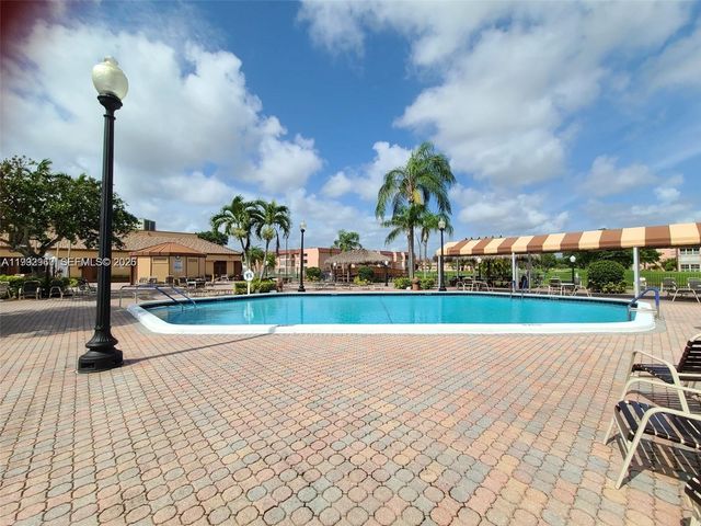 9580 Sunrise Lakes Boulevard 205, Sunrise, FL 33322