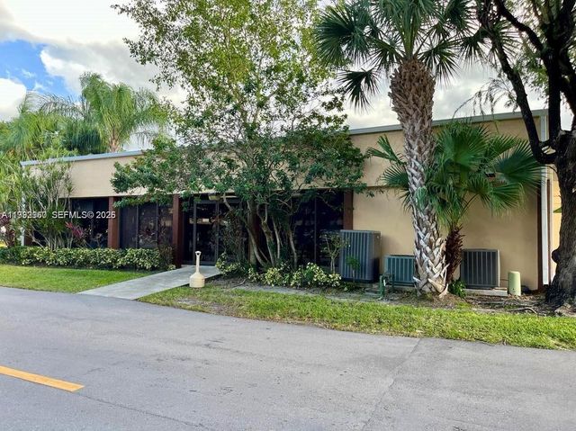 9580 Sunrise Lakes Boulevard 205, Sunrise, FL 33322