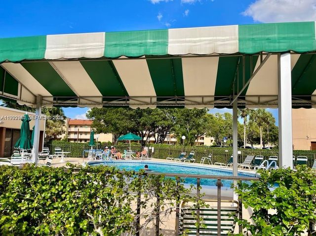 9580 Sunrise Lakes Boulevard 205, Sunrise, FL 33322