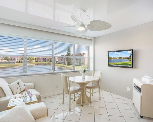 9580 Sunrise Lakes Boulevard 205, Sunrise, FL 33322