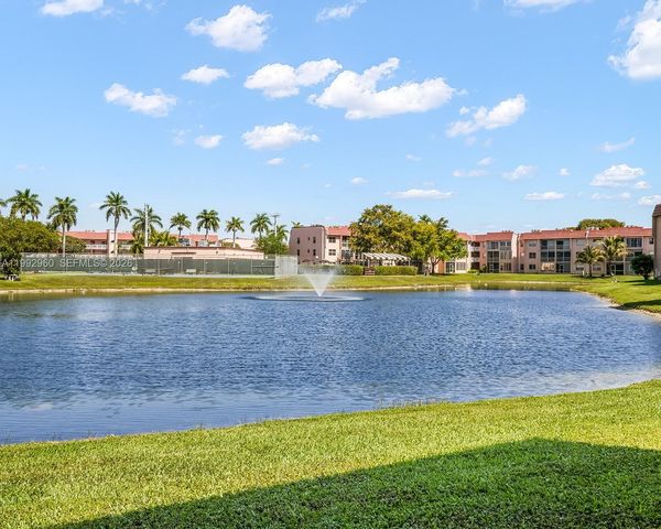 9580 Sunrise Lakes Boulevard 205, Sunrise, FL 33322