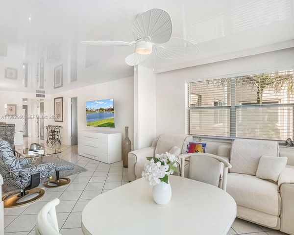 9580 Sunrise Lakes Boulevard 205, Sunrise, FL 33322