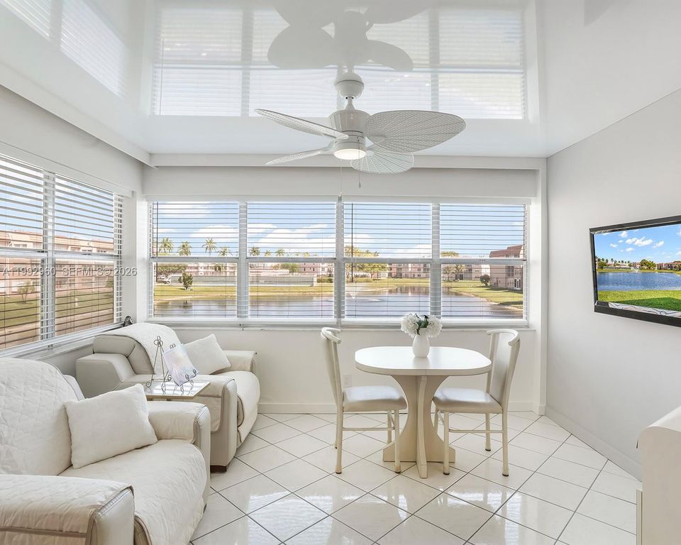 9580 Sunrise Lakes Boulevard 205, Sunrise, FL 33322