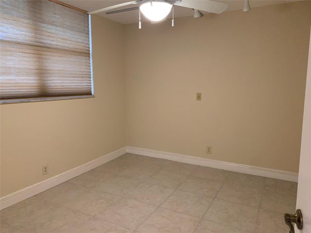 9460 Poinciana Pl 203, Davie, FL 33324