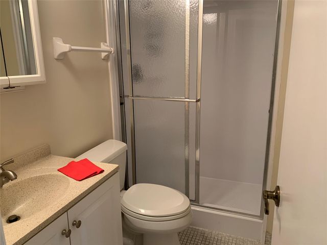 9460 Poinciana Pl 203, Davie, FL 33324