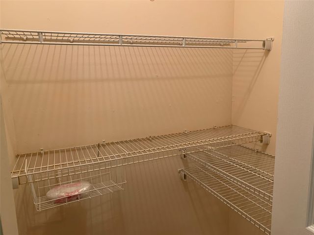 9460 Poinciana Pl 203, Davie, FL 33324