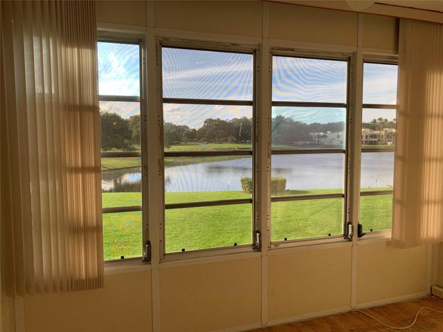 9460 Poinciana Pl 203, Davie, FL 33324