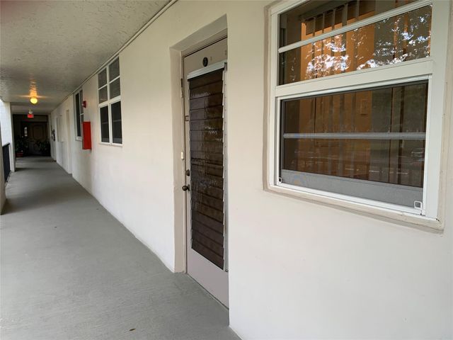 9460 Poinciana Pl 203, Davie, FL 33324