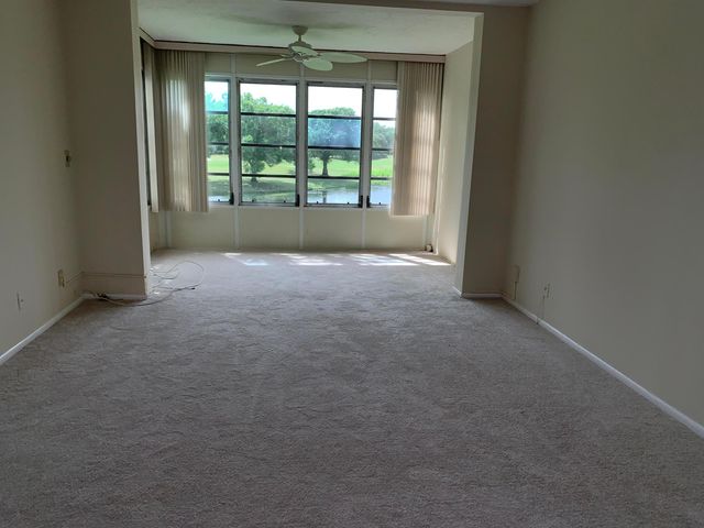 9460 Poinciana Place 203, Davie, FL 33324