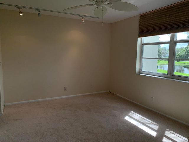 9460 Poinciana Place 203, Davie, FL 33324