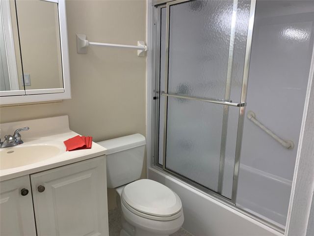 9460 Poinciana Pl 203, Davie, FL 33324