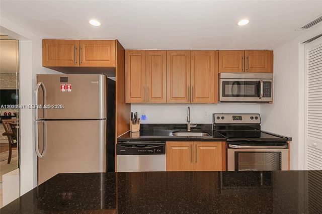 201 S 178th Dr 426, Sunny Isles Beach, FL 33160
