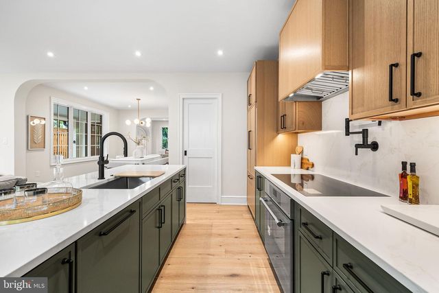 3822 VAN NESS ST NW, Washington, DC 20016