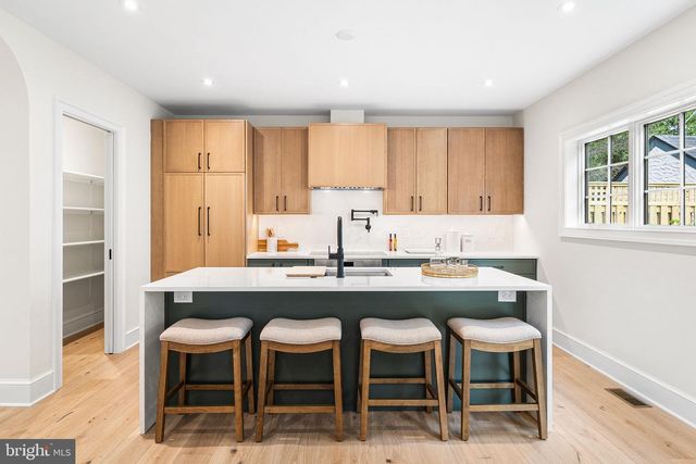3822 VAN NESS ST NW, Washington, DC 20016