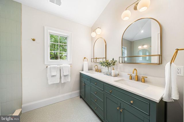 3822 VAN NESS ST NW, Washington, DC 20016