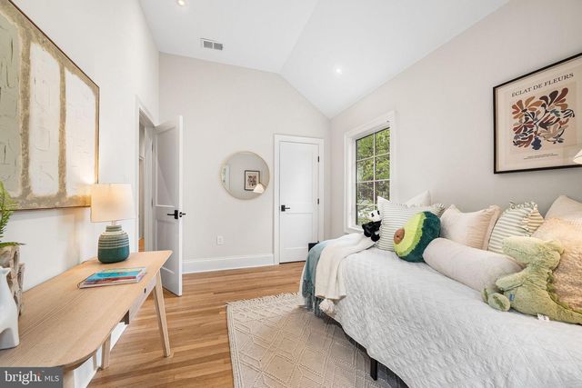 3822 VAN NESS ST NW, Washington, DC 20016