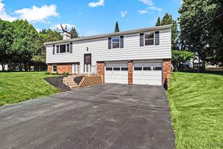 2 Upper Woods CIR, New Hartford, NY 13413