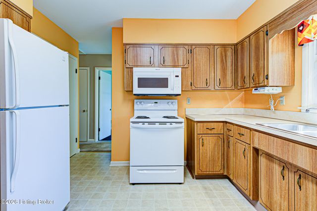 3702 Mamaroneck Rd, Louisville, KY 40218