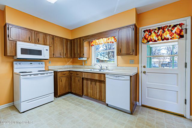 3702 Mamaroneck Rd, Louisville, KY 40218