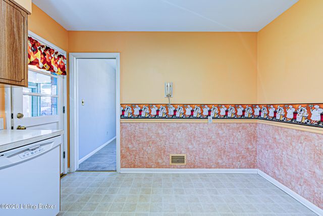 3702 Mamaroneck Rd, Louisville, KY 40218