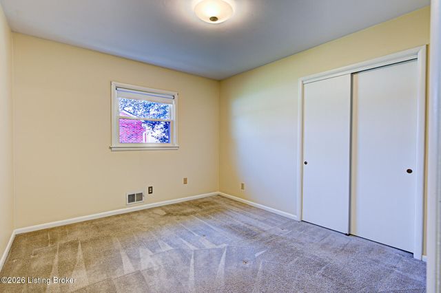 3702 Mamaroneck Rd, Louisville, KY 40218