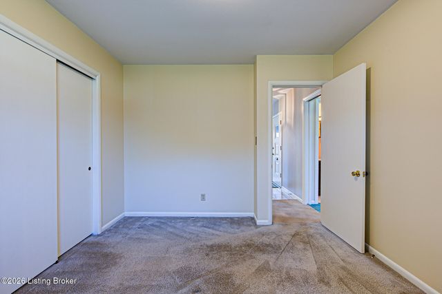 3702 Mamaroneck Rd, Louisville, KY 40218