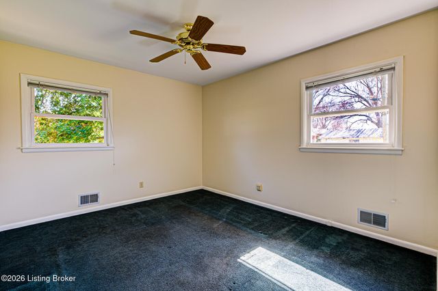 3702 Mamaroneck Rd, Louisville, KY 40218