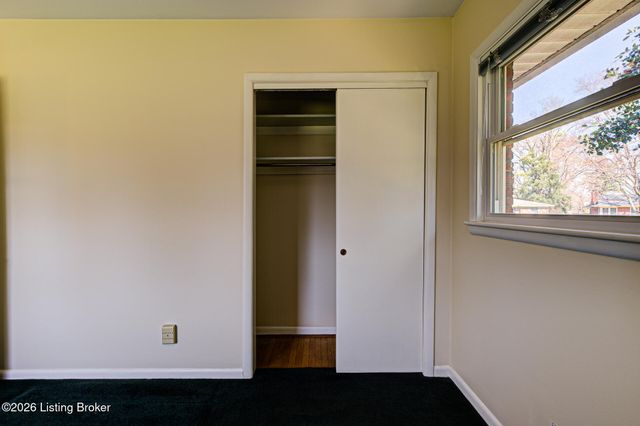 3702 Mamaroneck Rd, Louisville, KY 40218