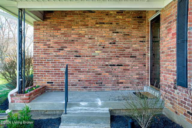 3702 Mamaroneck Rd, Louisville, KY 40218