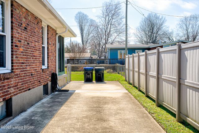 3702 Mamaroneck Rd, Louisville, KY 40218