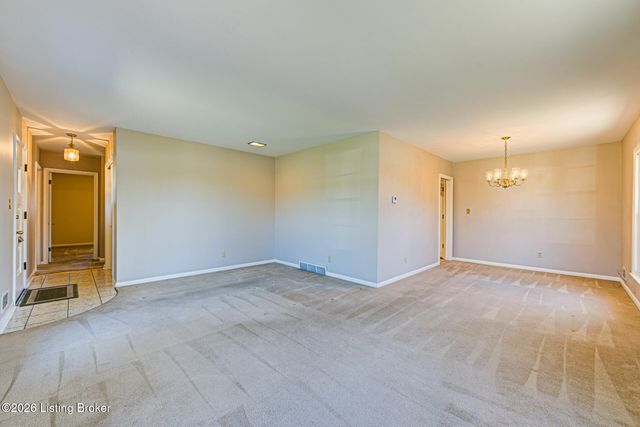 3702 Mamaroneck Rd, Louisville, KY 40218