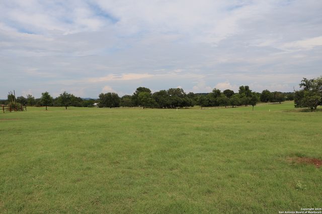 14 Woodview Circle, Bandera, TX 78003
