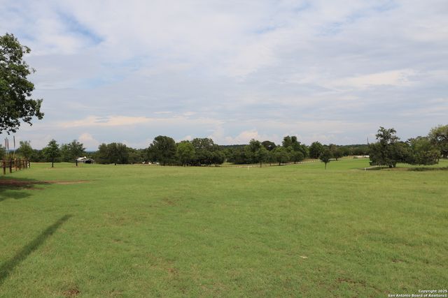 14 Woodview Circle, Bandera, TX 78003
